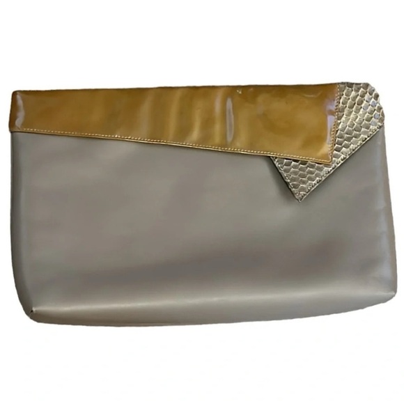 Salvatore Ferragamo Handbags - Vintage Retro Salvatore Ferragamo Tuck Lock closure taupe/gray Leather Crossbody